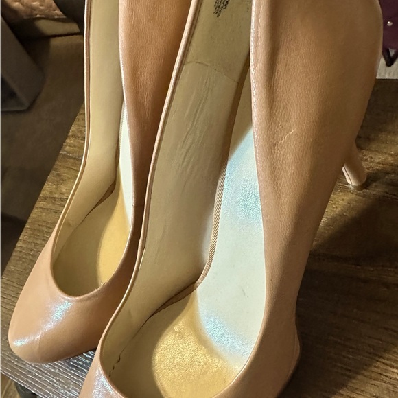 3.5” heel, perfect for dress up or down; true to size - Picture 2 of 4